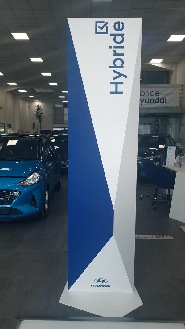 MEDIA6360-MEDIA6-360-CONCESSION-AUTOMOBILE-PLV-SIGNALETIQUE-INTERIEUR-FACTICE-ELECTRIQUE-CREATION-DESIGN-AGENCE-PRODUCTION-RETAIL-HYUNDAI