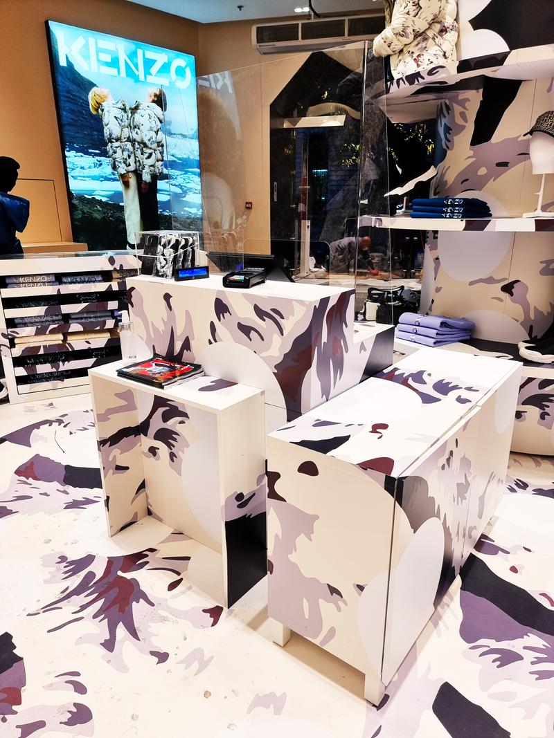 MEDIA6360-KENZO-INSTALLATION-POPUP-MERCHANDIZING-STICKER-BOUTIQUE-EPHEMERE-PLV-DECOR-MAGASIN