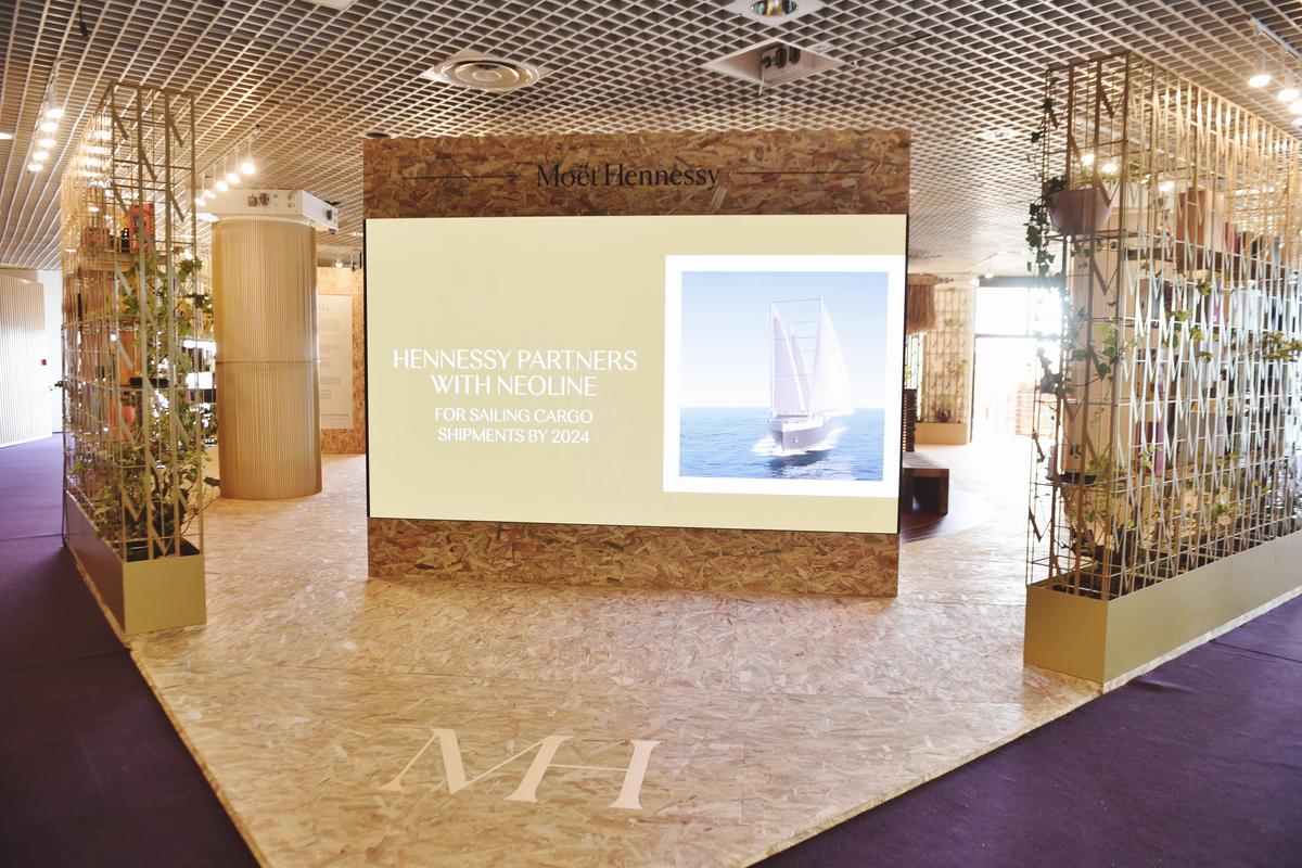 stand-installation-moet&chandon-hennessy-ecoconcu-bois-tfwa-media6360-evenementiel-luxe